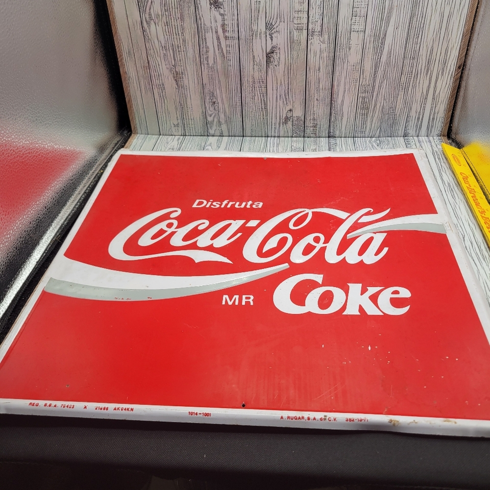Coca Cola Disfruta (enjoy) sign